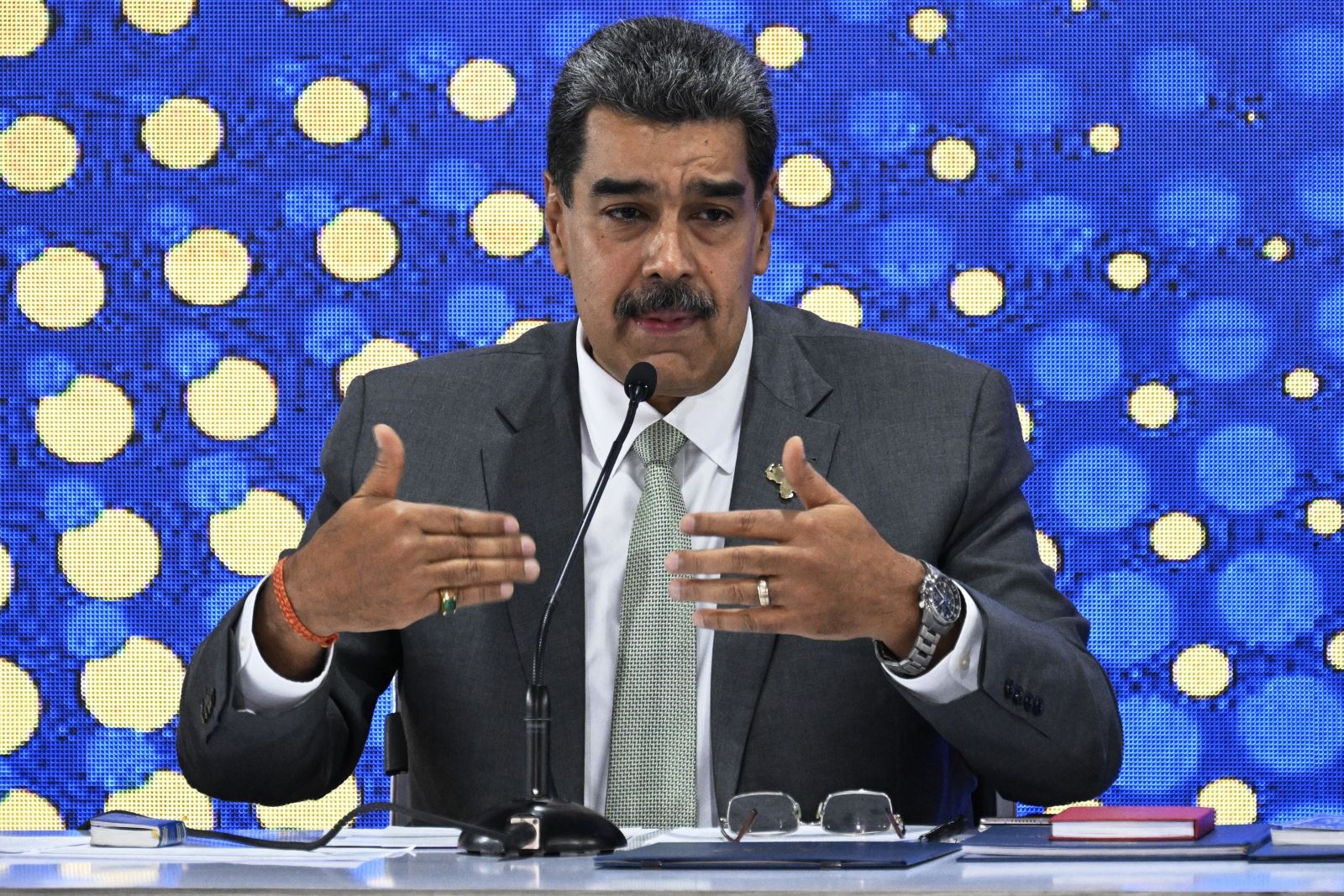 Tổng thống Venezuela Nicolas Maduro phát biểu tại cuộc họp báo ở Caracas, ngày 4-12-2023. Ảnh tư liệu: AFP/TTXVN