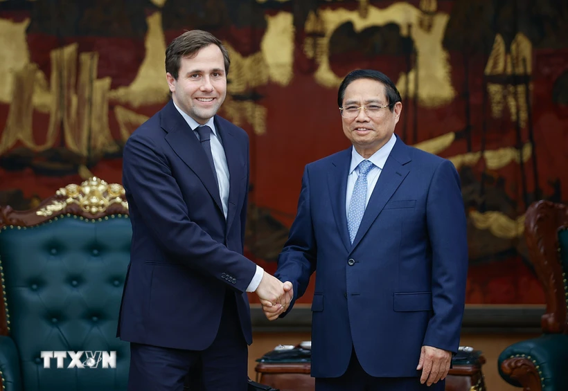 Thủ tướng tiếp Bộ trưởng Hợp tác Phát triển Quốc tế và Ngoại thương Thụy Điển Thủ tướng Phạm Minh Chính tiếp ông Benjamin Dousa, Bộ trưởng Hợp tác Phát triển Quốc tế và Ngoại thương Thụy Điển. (Ảnh: Dương Giang/TTXVN)