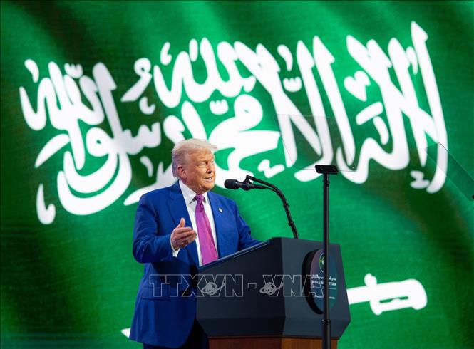 Tổng thống Mỹ Donald Trump phát biểu tại Diễn đàn đầu tư Mỹ - Saudi Arabia ở Riyadh, ngày 13-5-2025. Ảnh: THX/TTXVN