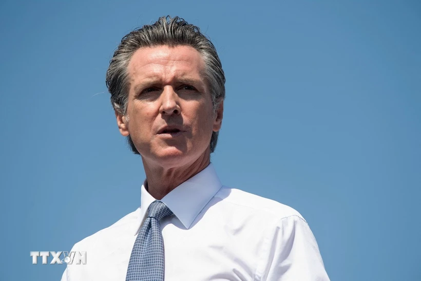 Bang California xin lệnh cấm của tòa với biện pháp thuế của Tổng thống Trump Thống đốc bang California, ông Gavin Newsom. (Ảnh: AFP/TTXVN)