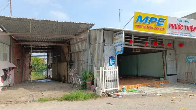 Sạt lở bờ sông ở An Giang, 10 căn nhà bị thiệt hại