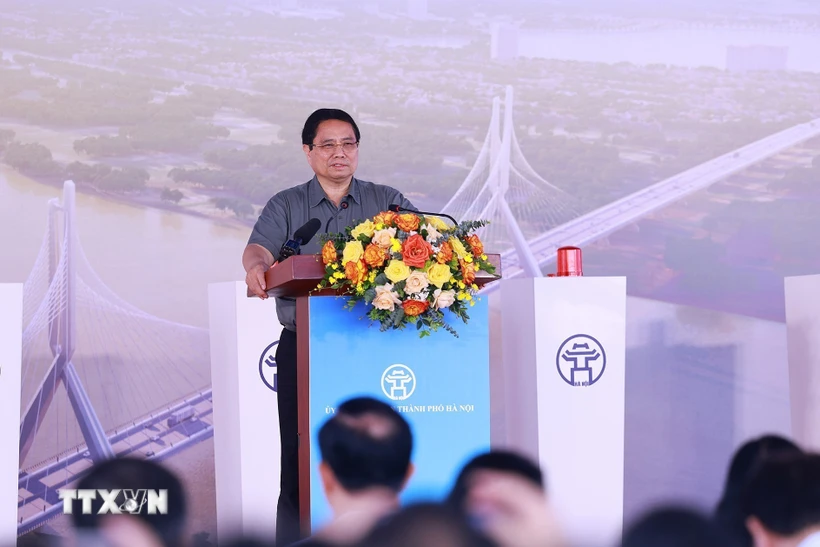 Thủ tướng phát lệnh khởi công cầu Tứ Liên - công trình biểu tượng mới của Thủ đô Thủ tướng Phạm Minh Chính phát biểu tại lễ khởi công Dự án đầu tư xây dựng cầu Tứ Liên. (Ảnh: Dương Giang/TTXVN)