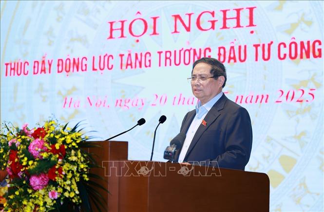 Thủ tướng Phạm Minh Chính phát biểu khai mạc Hội nghị thúc đẩy động lực tăng trưởng đầu tư công năm 2025. Ảnh: Dương Giang/TTXVN