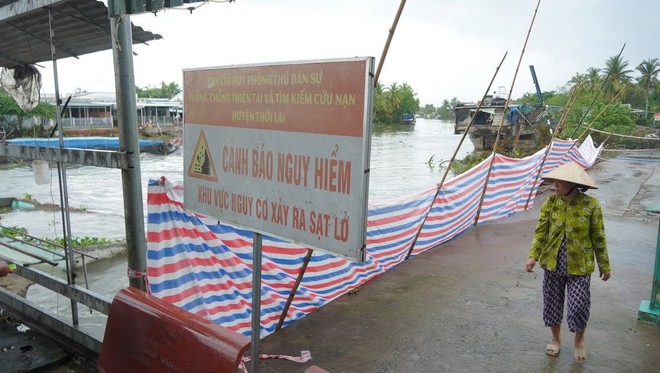 Cần Thơ: Sạt lở nghiêm trọng nhấn chìm một nhà dân ở huyện Thới Lai