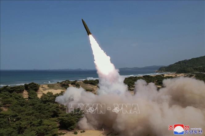 Một vụ phóng tên lửa đạn đạo của Triều Tiên ngày 17-5-2024. Ảnh tư liệu: KCNA/TTXVN