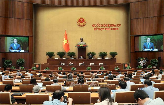 Thông cáo báo chí số 16 Kỳ họp thứ 9, Quốc hội khóa XV Phó Chủ tịch Quốc hội Nguyễn Khắc Định điều hành phiên họp. Ảnh: An Đăng/TTXVN