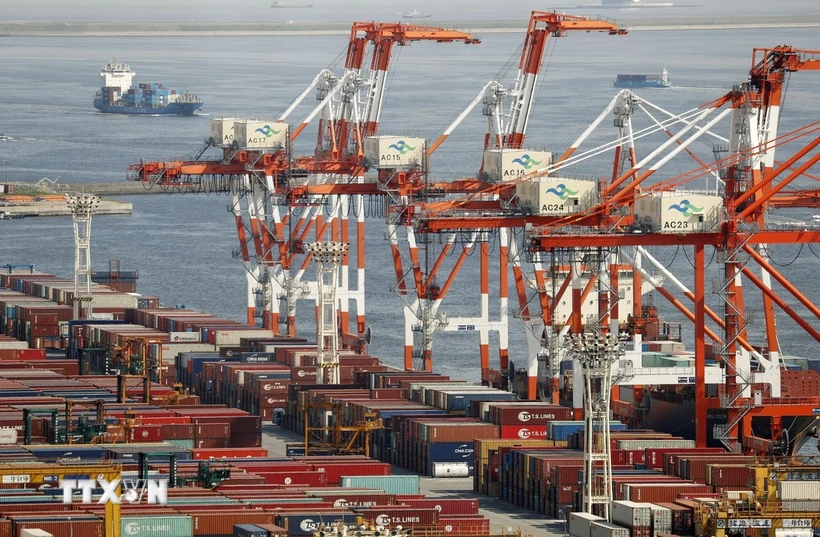 Nhật Bản đẩy nhanh các cuộc đàm phán thuế quan với Mỹ Cảng hàng hóa ở Tokyo, Nhật Bản. (Ảnh: Kyodo/TTXVN)