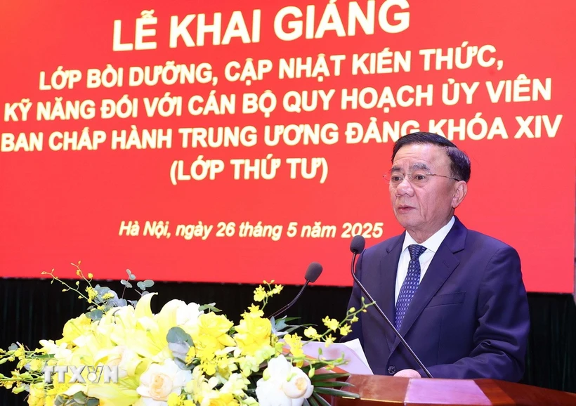 Khai giảng Lớp Bồi dưỡng cán bộ quy hoạch Ủy viên Trung ương Đảng khóa XIV Thường trực Ban Bí thư Trần Cẩm Tú phát biểu chỉ đạo. (Ảnh: Văn Điệp/TTXVN)