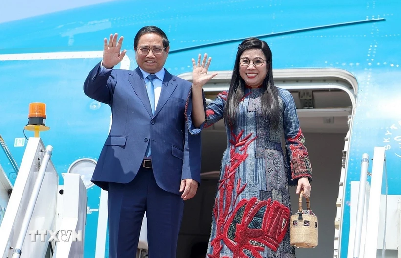 Thủ tướng Phạm Minh Chính về tới Hà Nội, kết thúc chuyến công tác tại Malaysia Thủ tướng Phạm Minh Chính và Phu nhân kết thúc chuyến thăm chính thức Malaysia và tham dự Hội nghị Cấp cao ASEAN lần thứ 46. (Ảnh: Dương Giang/TTXVN)