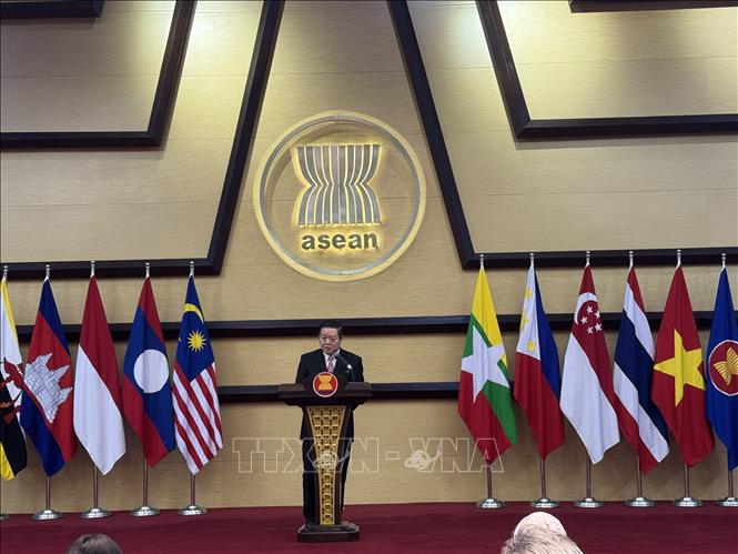 Ban Thư ký ASEAN thông báo kết quả Hội nghị Cấp cao ASEAN 46 Tổng Thư ký ASEAN Kao Kim Hourn thông báo kết quả Hội nghị Cấp cao ASEAN lần thứ 46.