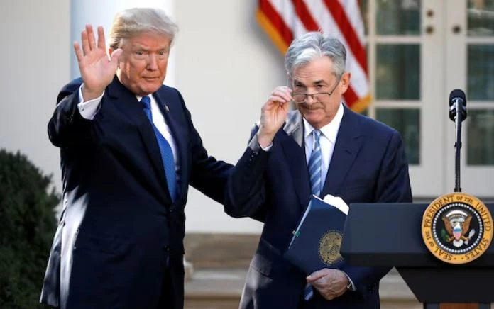Cuộc gặp trực tiếp đầu tiên giữa Tổng thống Trump và Chủ tịch Fed Tổng thống Mỹ Donald Trump (trái) và Chủ tịch Cục Dự trữ Liên bang Mỹ (Fed) Jerome Powell. (Nguồn: Reuters)