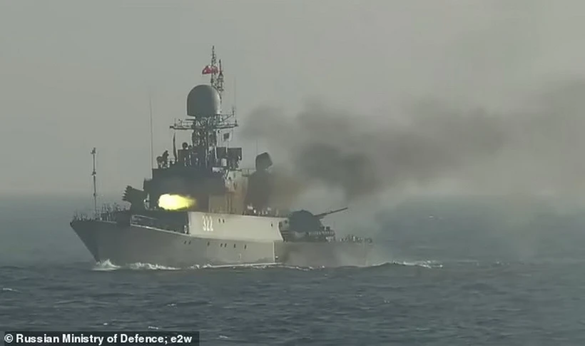 Nga và NATO đối đầu tập trận tại Biển Baltic Tàu chiến Nga tập trận ở Biển Baltic. (Ảnh: dailymail)