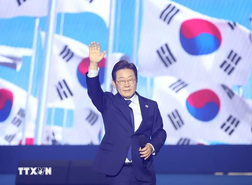 Tân Tổng thống Hàn Quốc đặt mục tiêu đoàn kết và phát triển đất nước Ông Lee Jae-myung sau khi đắc cử vị trí ứng viên Tổng thống của đảng Dân chủ, tại thành phố Goyang, phía Bắc Seoul, ngày 27-4-2025. (Ảnh: YONHAP/TTXVN)