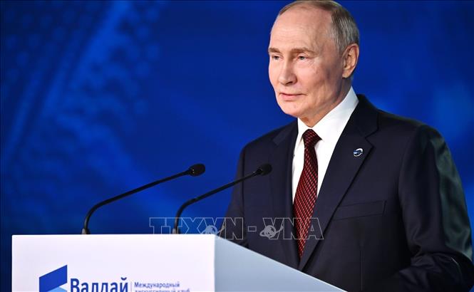 Tổng thống Nga ủng hộ duy trì các cuộc tiếp xúc với phía Ukraine Tổng thống Nga Vladimir Putin trong một bài phát biểu tại Moskva. Ảnh: AA/TTXVN