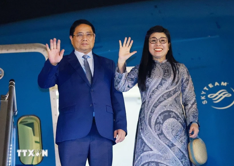 Thủ tướng Phạm Minh Chính bắt đầu thăm chính thức Cộng hòa Estonia Thủ tướng Phạm Minh Chính và Phu nhân rời Hà Nội sang tham dự Hội nghị Đại dương Liên hợp quốc lần thứ 3 tại Pháp và thăm chính thức Estonia, Thụy Điển. (Ảnh: Dương Giang/TTXVN)