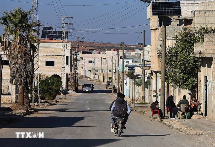 EU công bố gói viện trợ hơn 200 triệu USD dành cho Syria Người dân tại Hama, Syria. (Ảnh: THX/TTXVN)