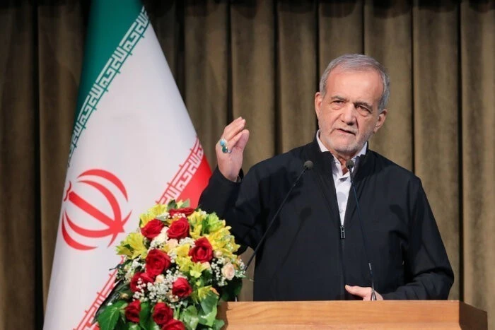 Iran sẵn sàng cho phép thanh sát các cơ sở hạt nhân Tổng thống Iran Masoud Pezeshkian phát biểu tại Tehran. (Ảnh: IRNA/TTXVN)