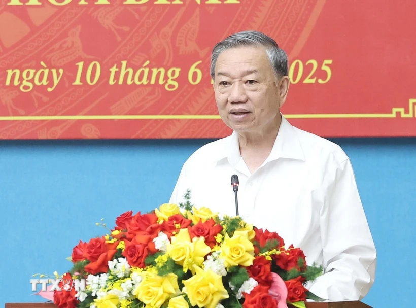 Tổng Bí thư: Phát triển hành lang kinh tế xuyên suốt đồng bằng-trung du-miền núi Tổng Bí thư Tô Lâm phát biểu chỉ đạo. (Ảnh: Thống Nhất/TTXVN)