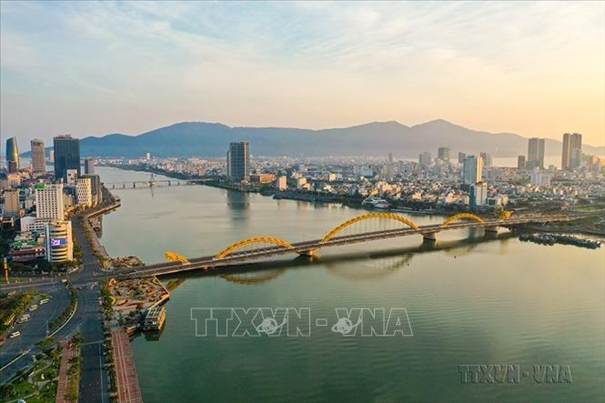 Thành lập Khu thương mại tự do thành phố Đà Nẵng Thành phố Đà Nẵng bên bờ sông Hàn. Ảnh minh họa: Trần Lê Lâm/TTXVN