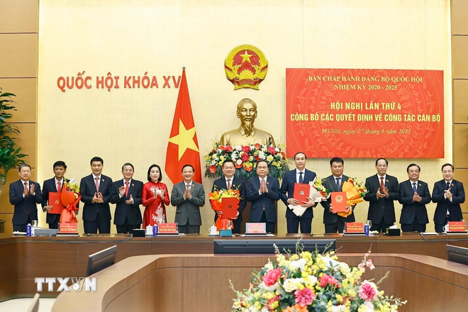 Ban Chấp hành Đảng bộ Quốc hội công bố các quyết định về công tác cán bộ